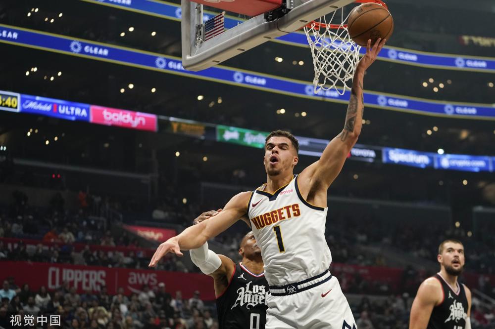 借整体出色 借整体出色